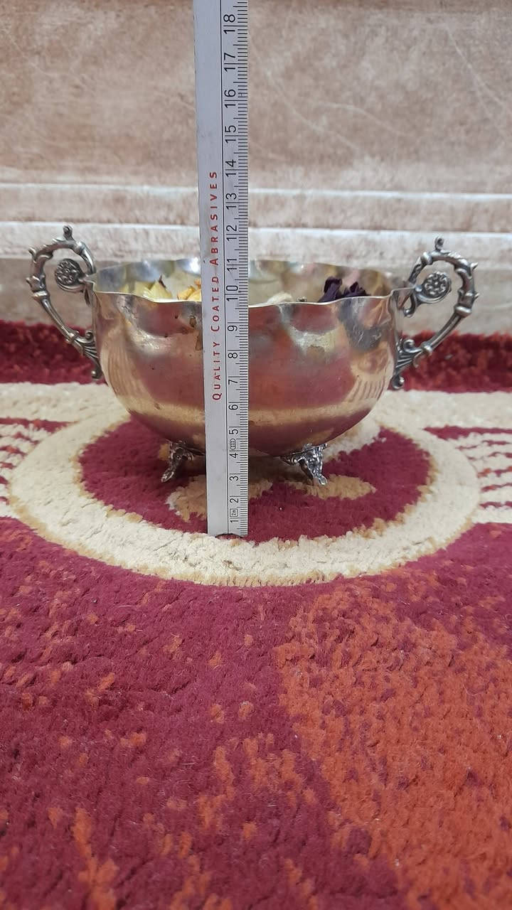 محلايه نحاس مطلي كلاسيكية فاخرة للاستخدام أو للديكور 
بسعر مناسب. ١٥ دينار 
للتواصل على رسائل الصفحة 
يتوفر خدمة توصيل


**إذا كنت صاحب هذا الإعلان وتريد حذفه لأي سبب، رجاءا أرسل رسالة إلى الدعم الفني**