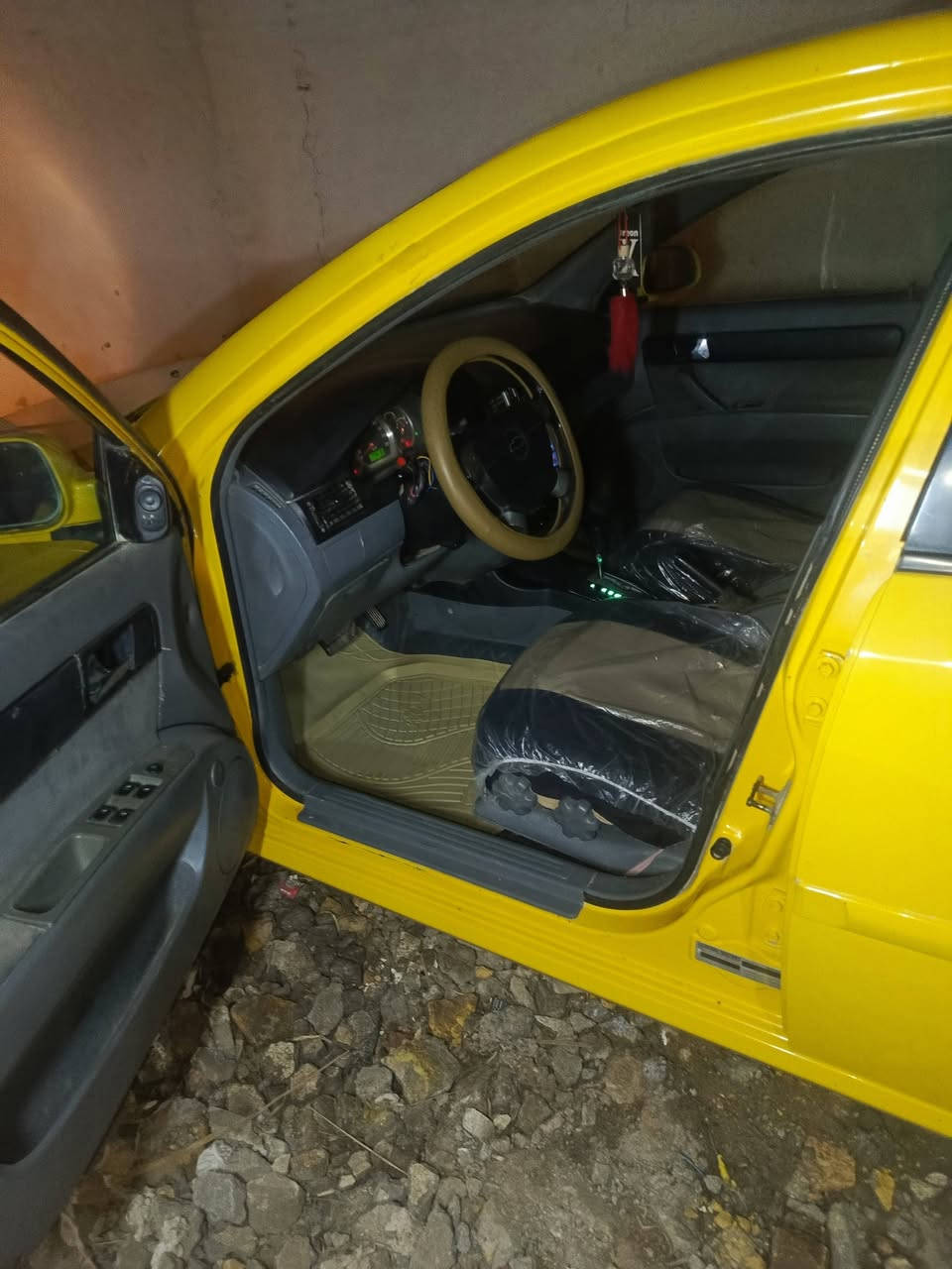 السلام عليكم اوبتره موديل   12 سياره جهازه كير جديد محرك جديد تبريد شغال شاشه سستم سماعات سياره لا تبديل ولا ضربه تخم تايرات حداديه جهازه سياره رقم ذي قار عندي وكاله عامه سياره مشروع وطني  السعر 65 اوبيه مجال الرقم *********** /***********
