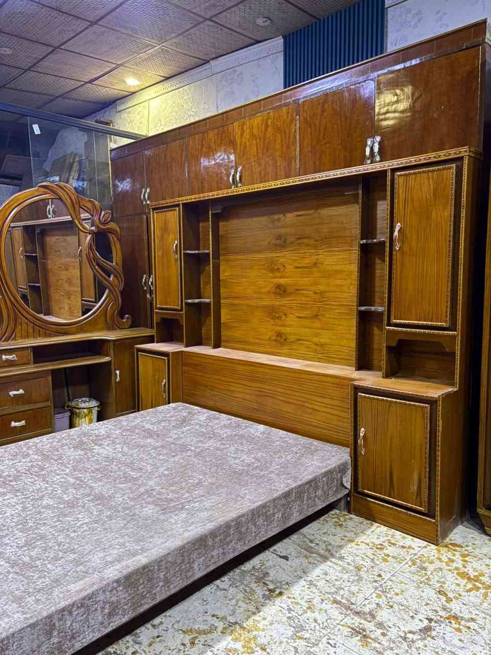 سلام عليكم غرفه حطاطة سعر 550 وبيهة مجال المكان رمادي الملعب سوك سلاله ***********
