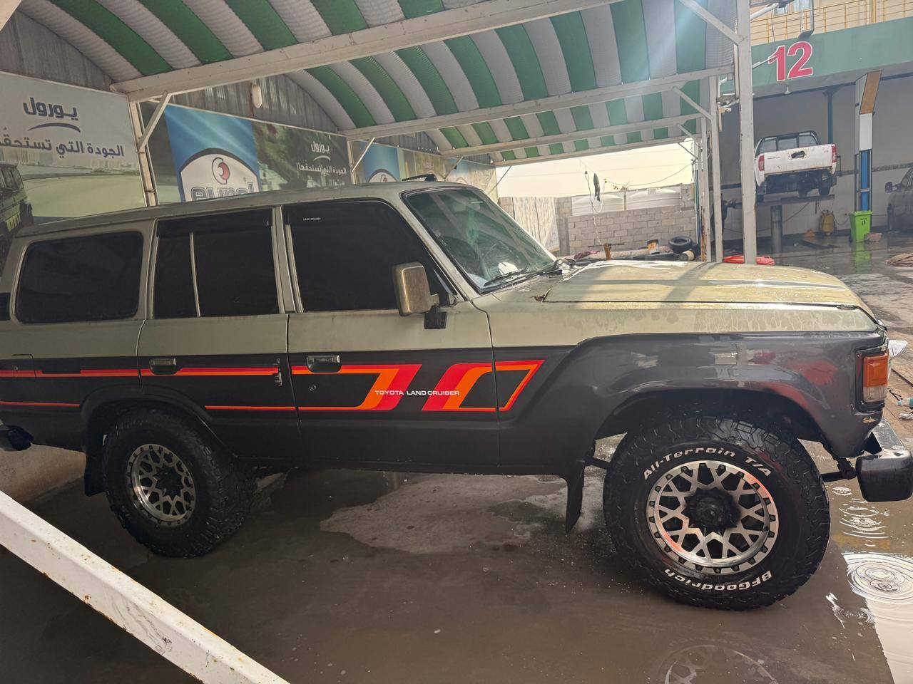 سلام عليكم ورحمة الله وبركاتة 
من رخصت ادمن لاندكروز مديل
1983 مكينه بلاديه جاهزه 
ساره حلوه سعر 25 ورقه وبيه مجال قليل
رقم هاتف ***********
