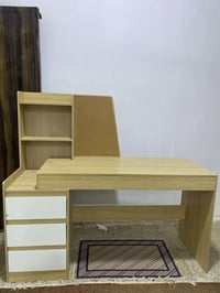 ميز مكتبي جديد قياس 1,5م*50 ب   ٦٥ الف  ٠٧٧٣٥١٠٥٥٤٧