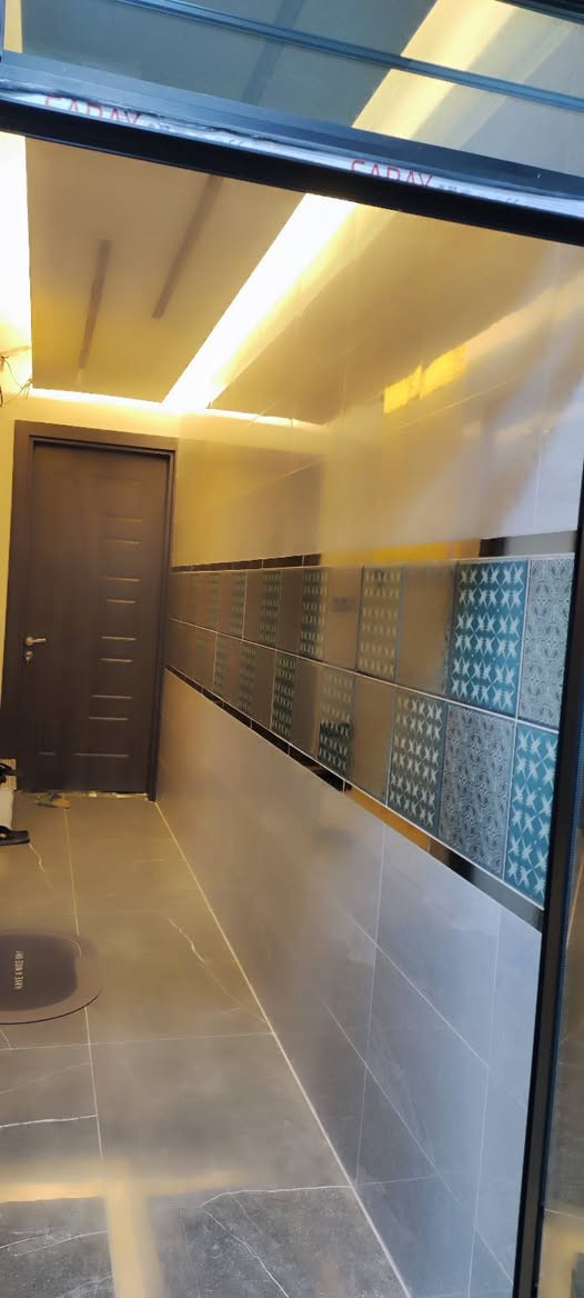 السلام عليكم
65 متر ثلاث طوابق للبيع

الطابق الارضي كراج مفتوح تگدر تقطعة كامل من كلشي 

الطابق 2 صالة وبالكون كبير   مطبخ حار وبارد وحمام

طابق3 غرفتين وبالكون وحمام 
زراعي سند 25

العنوان الجلاعطة 

للاستفسار *********** ابو احمد
