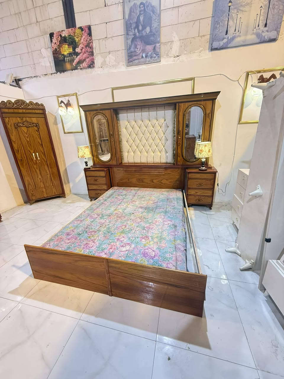 غرفه ام مسرح 
غرفه نضافته ٩٥ 
سعر غرفه ٩٥٠ بي مجال 
شد ونقل مجاني بداخل بغداد


**إذا كنت صاحب هذا الإعلان وتريد حذفه لأي سبب، رجاءا أرسل رسالة إلى الدعم الفني**