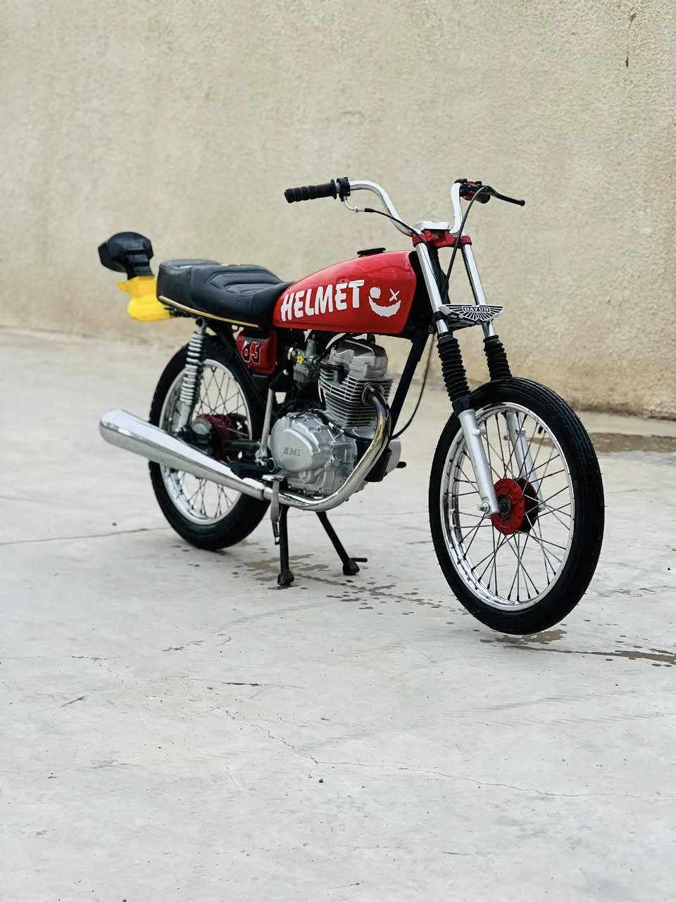 سلام عليكم دراجه للبيع مكينه نامه شلامجه موديل 2020  ما مفتوحا ابد بس بيها دخانه من تجلد خفيفه عوزها بستم غراض عله جديده شوفت عينك سعر 450ربيها مجال بصيط   سيبايه مو ياها  مكاني خور زبير  رقم تواصل ***********
