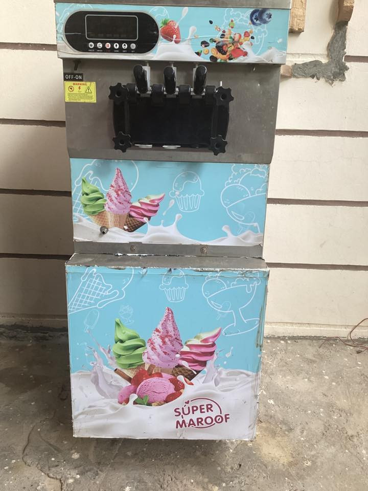 1️⃣ ماكينة آيس كريم تجارية (Super Maroof) 🍦
الإنتاجية: 3 مقابض (تنتج نكهتين منفصلتين + نكهة مكس في المنتصف).
 التحكم: شاشة رقمية ذكية لضبط درجة التجميد وقوام الآيس كريم (صلب/طري).
 المميزات: تدعم خاصية الغسيل الذاتي السريع (Wash) وهيكل ستيل قوي مقاوم للصدأ.
الاتصال والاستفسار 
***********
