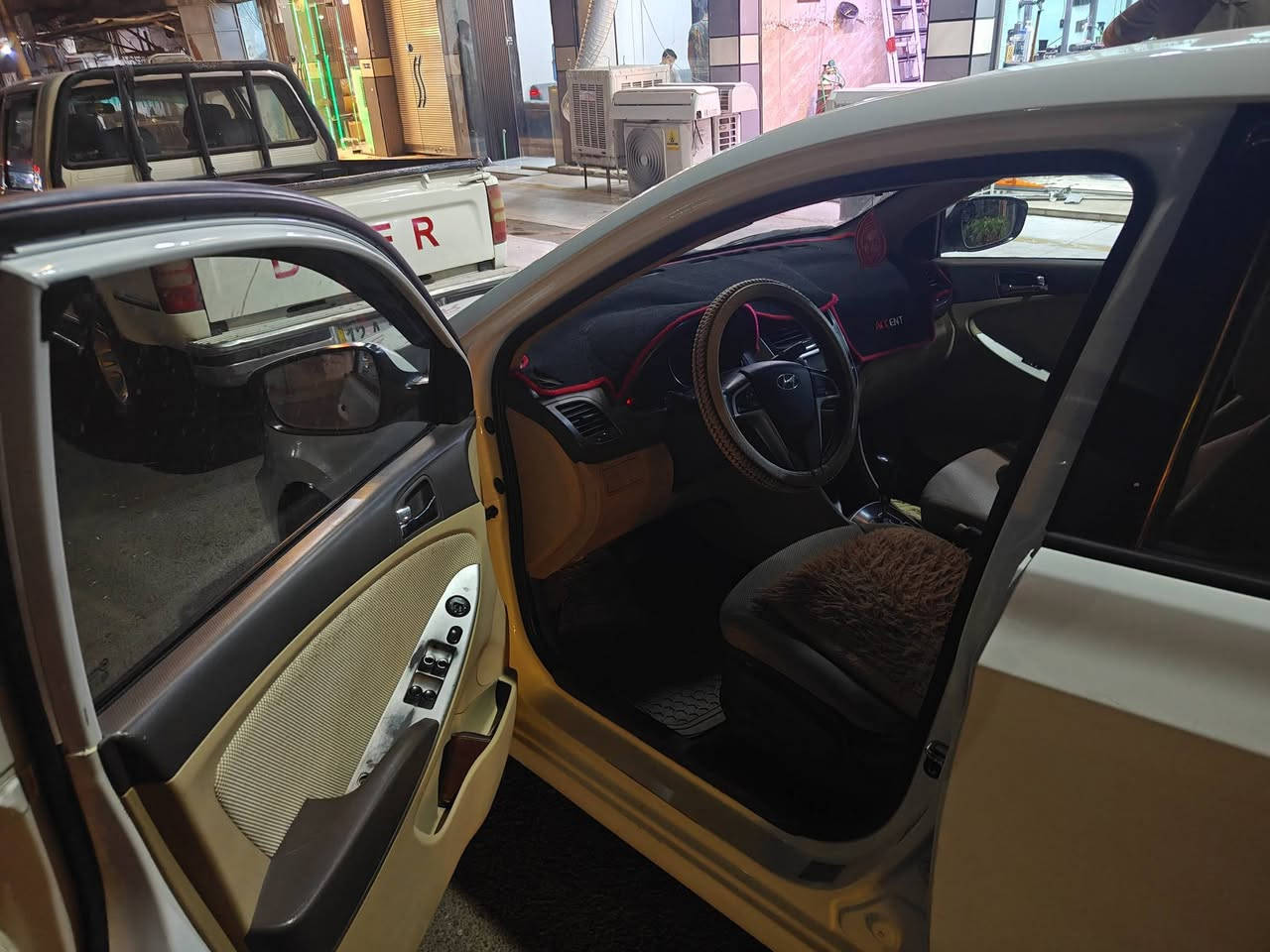 ✨ وصلت حديثاً إلى مكتب رهف
خلينا نقدم لكم عرضنا المميز لهذا اليوم! 🚘💨
​📋 تفاصيل السيارة:
🔹 السيار 🚗 اكسنت
🔹 الموديل: 2011
🔹 الوارد: خليجي
🔹 ناقل ⚙️ شرط
🔹 المحرك:    16 شرط           دوش          🛠✅
🔹 الرقم: اربيل
🔹 الضرر ( بدون ضرر  فقط ملاحضات خفيفه شخط
​💸 السعر. 108 وبيها مجال بصيط 
​📍 موقعنا:
الموصل - حي الزنجلي - قرب مول دريم 📍🏢
​⏰ أوقات العمل:
من الساعة 09:00 صباحاً وحتى 10:00 مساءً 🕘🌙
​📞 للتواصل والاستفسار:
يسعدنا استقبال اتصالاتكم المباشرة خلال ساعات العمل:
📲 ***********
📲 ***********
​🌟 مكتب رهف.. اختياركم الأمثل لسيارة العمر! 🌟
