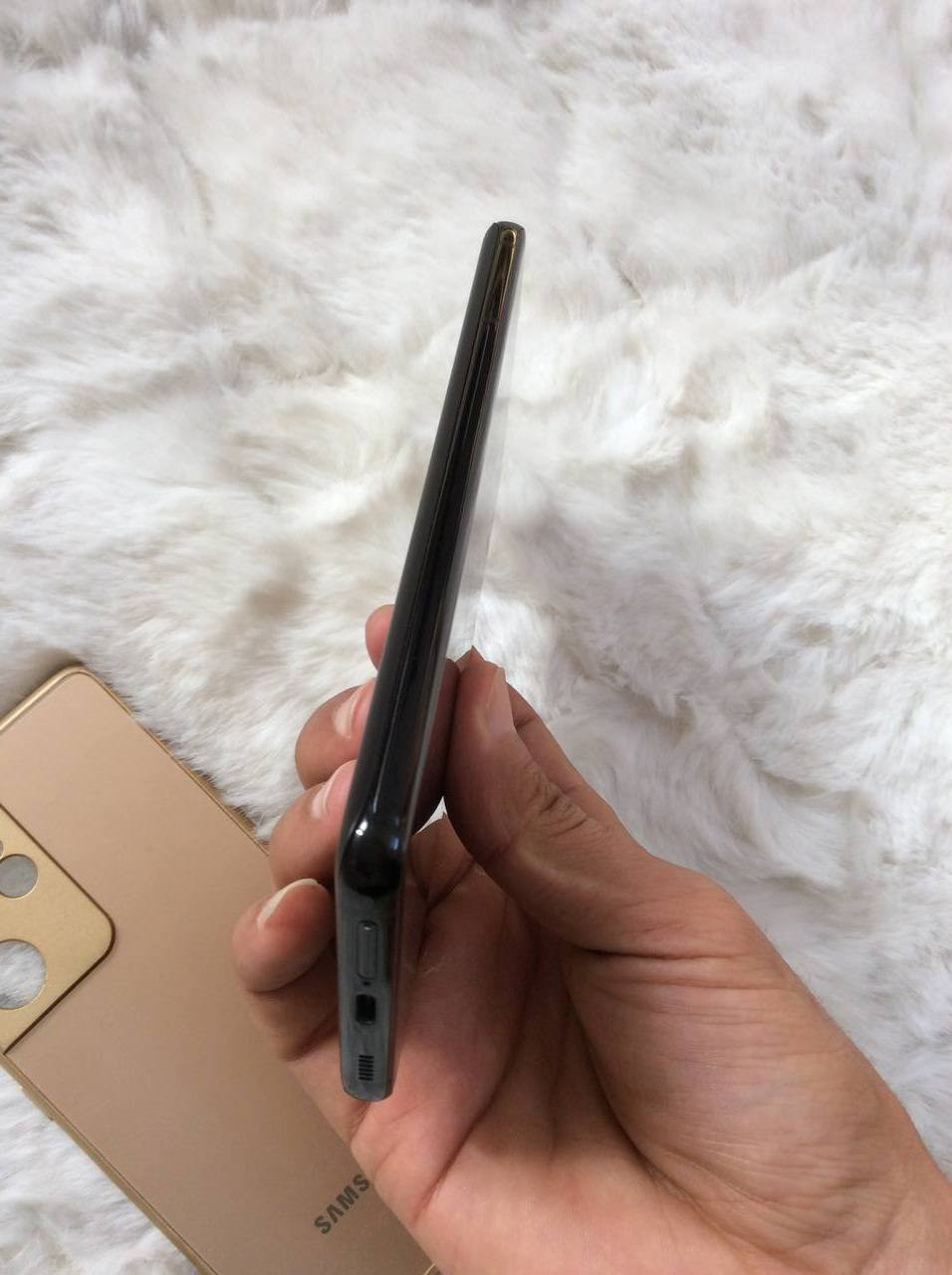 السلام عليكم شباب S21 الترا ذاكره 128  طلع بي هذا الخط أثر وكعه
.
لكن مابي اي تأثير على اللمس الجهاز نضيف يخبل 
.
مراوس بايفون فقط حتى إذا بفرق بسيط عادي 
.
والأداء مالته معروف بالببجي ويشغل 120 فريم يخبل والله


**إذا كنت صاحب هذا الإعلان وتريد حذفه لأي سبب، رجاءا أرسل رسالة إلى الدعم الفني**