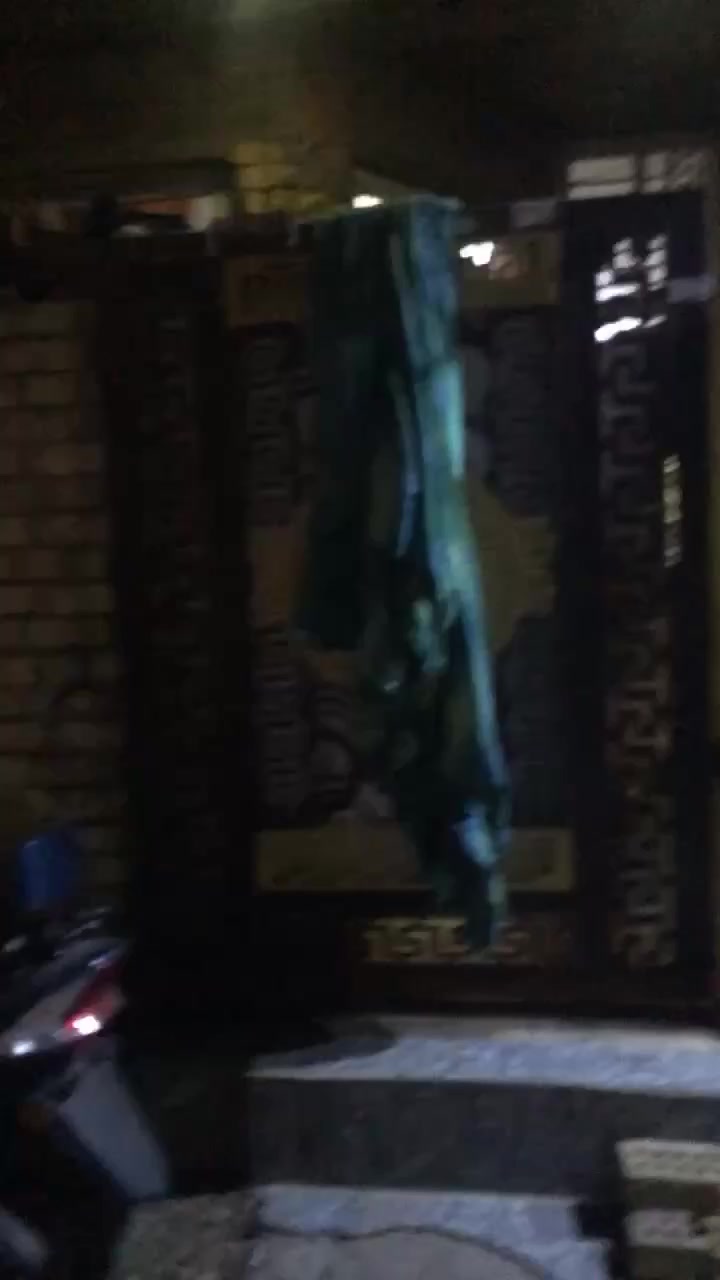 سلام عليكم بيت للبيع ٥٠ متر بحي الجوادين الواجه ٥ ونزال ١٠ ٣ طوابق شبابيك المنيوم الرقم ***********
