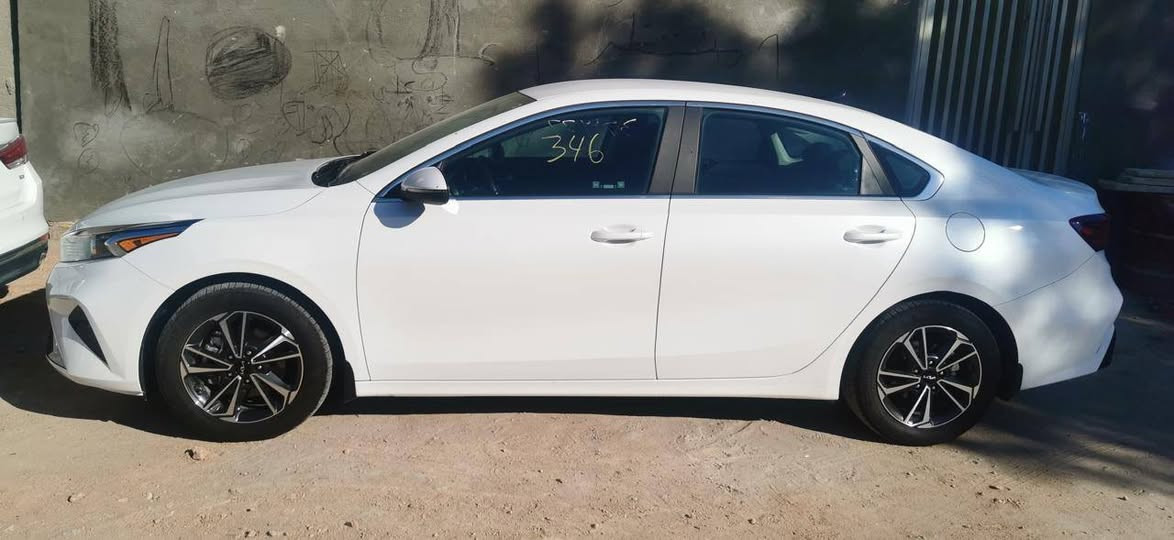 سلام عليكم 
فورتي 24ابيض معوقين مثنى والمعوق خوش انسان حاضر لكافة الوكالات حادثها خفيف بالمنشور ماشيه 42 جديده السياره تخم تاير مبدل فقط كل غراض الشركه بيها ودهن اصلي وبانزين كله محسن ماشايفه العادي الدشبول كله مطفي بدون ايرباك مال جناي مواصفاتها معروفه اسويج بدون فتحه فقط السعر 160 وبيها مجال عنوانها السماوه المركز للاستفسار اكثر اتصل ***********
