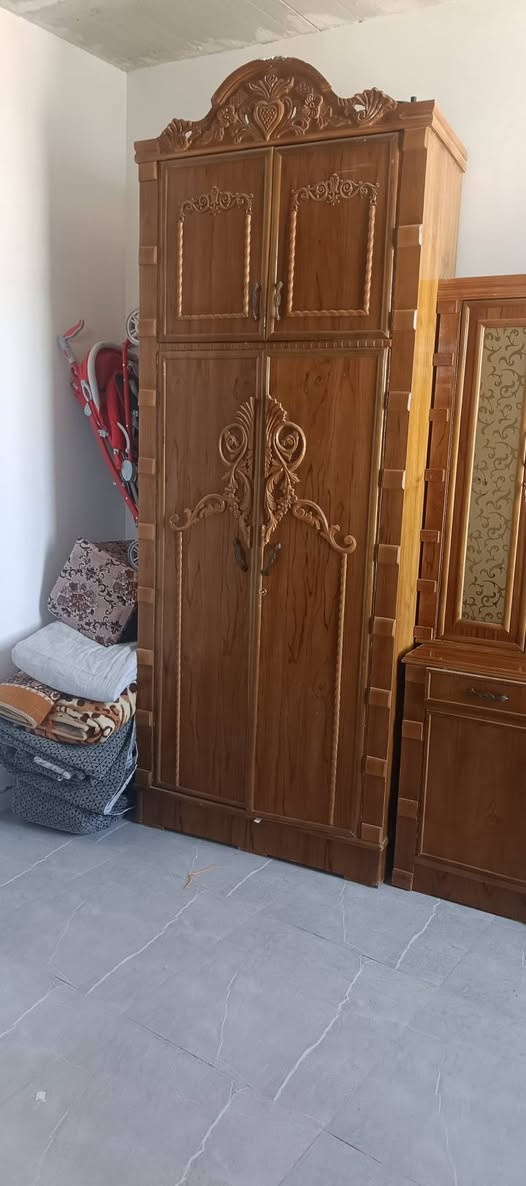 زاويه وميز تواليت للبيع نظيفات ٣٠٠ عنوان كربلاء ***********
