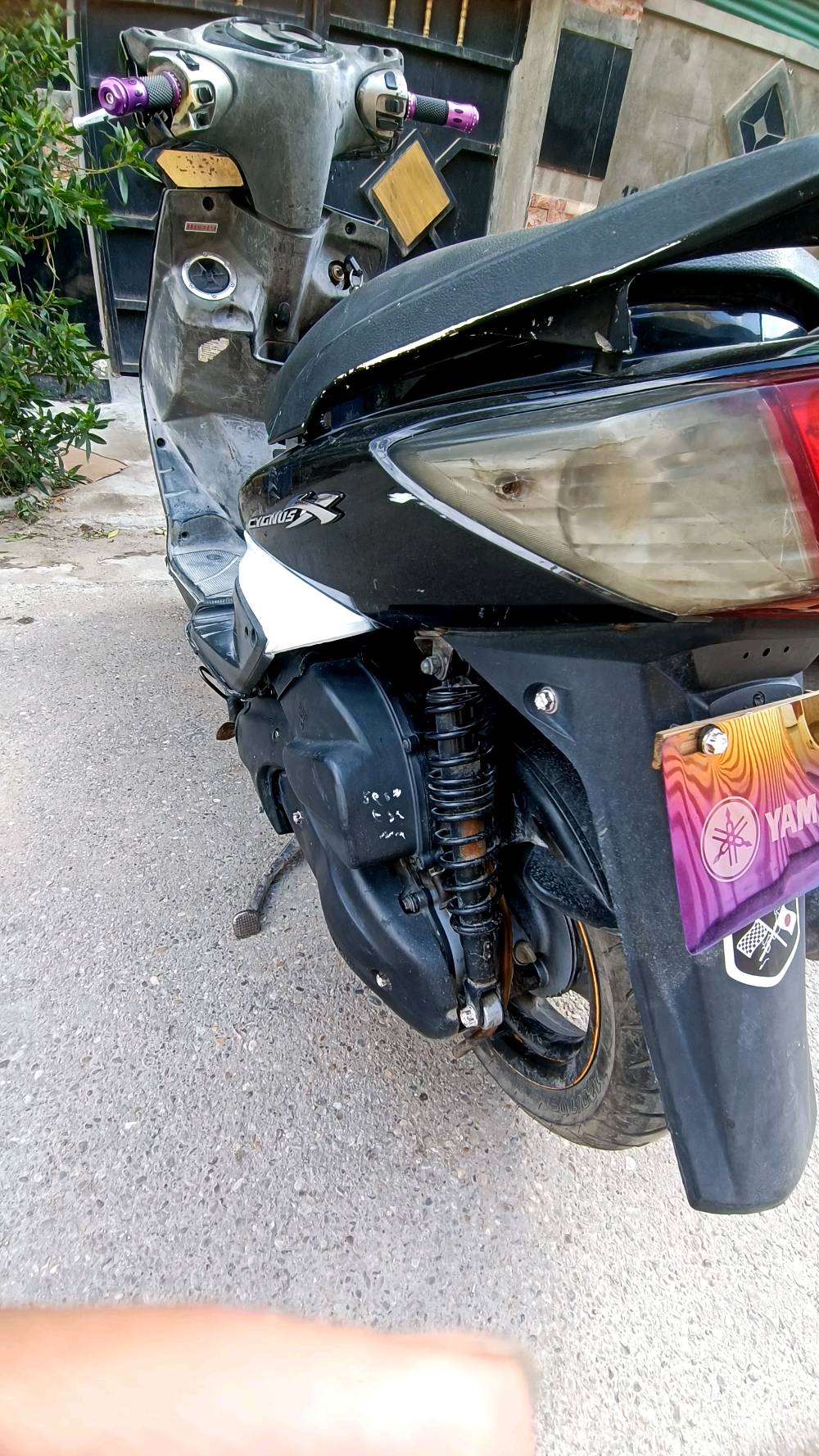 سكنس
فحل نوزل خطين للبيع بسعر 600 وبيها مجال 
الدراجة ماخذها كفاله بس ما اتوقع دراجة ما مفتوحة صارلها سنه ونص تقريبا يمي ما فد يوم وكفت عندي بس ابيعلك محرك مفتوح  للدوام اروح وارجع بيها شغاله بكل وقت و هاي لابيض البيها اني صبغتها بيدي فا الصبغ مو كلش مضبوط + تجي تفحص الدراجة وتشوفها عجبتك اخذها ما عجبتك فا كل الهلا بيك سعرها 600 وبيها مجال مكاني بغداد الحريه الدولعي