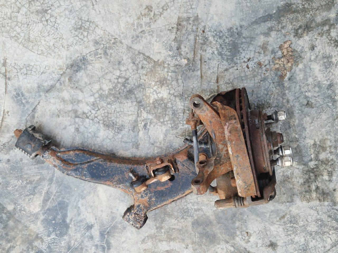 السلام عليكم من رخصة الادمن للبيع اربع بيبان ابيض شرط لا ضربه لا صبغ ولا خياس هنا ويداتهن وكيلونهن وتريشهن كاملات وبنيد وصندوك كامل وزوج فلنجات هنا وطبلاتهن ودعاميه اماميه بيضه وشفت ستيرن ودبلات اماميه وخلفيه ومشط ستيرن جديد هوه والبور كامل ودرمشفتات كاملات مكانهن بعقوبة التحرير *********** شتحتاج خابر وكير هم موجود عادي مال حاويه
