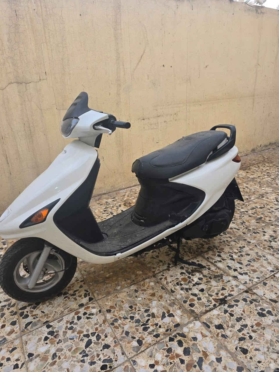 درجة فراشه للبيع 
مال حاويه  دراجة حلوه وناعمه 
كهربائيات كله شغال 
مكاني بل النجف حي الجمعيه 
وهذا رقمي ***********
سعر درجة  465 وبيه مجال
