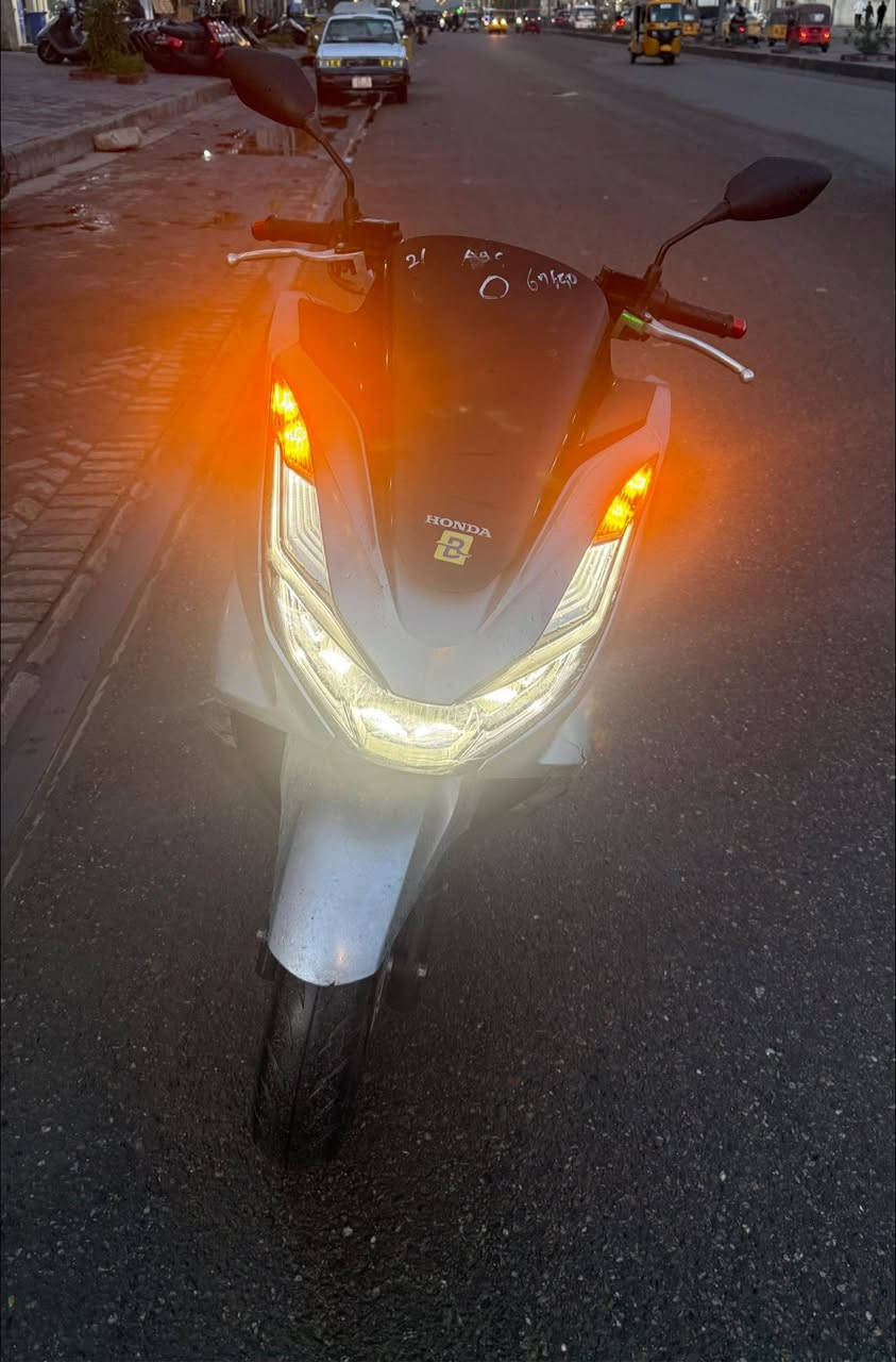 السلام عليكم ،دراجة pcx بي سي اكس الجيل الرابع للبيع
وارد كوري ماشية 27 الف اللون فيلي
مكينة مكفولة وكفرات بلادي
نظام abs مانع انزلاق
ستان كهربائي وحساس ازدحام 
السعر 2400 وبيها مجال | مكاني بغداد مدينة الصدر
واتساب ***********
رصيد ***********
