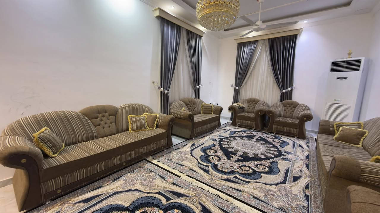 تخم للبيع 
قيم بما يرضي الله 
مستعمل ..
13 مقعد 
6 قطع 
***********
