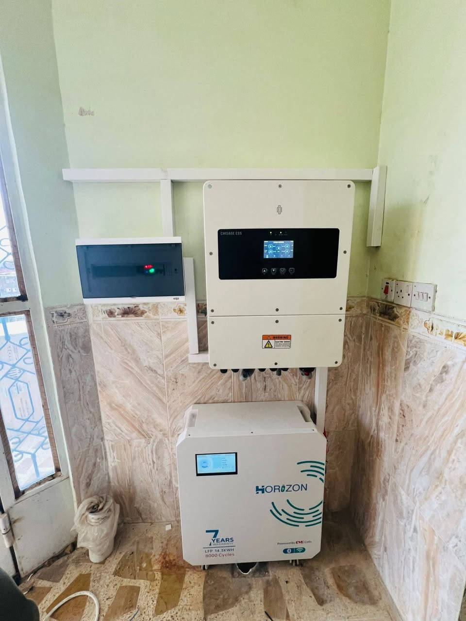 شارعت كوادرنا لتنفذ منضومة لهذا اليوم في محافظة صلاح الدين قضاء بيجي منطقةالمزرعة للمواطن سيف محجوب احمد 

الواح عدد 8
انفيرتر 8 كيلو  65AP ضمان5 سنوات
بطاريه 14.3KW ضمان 5سنوات
ألواح 620 واط ضمان15سنة
تنصيب ألواح الطاقة الشمسية ليس عملًا ميكانيكيآ فقط
بل هو مهمة تعتمد على خبرة الكادر، دقة التنفيذ، وفهم حقيقي للمنظومة من حيث المواد الرصينة

الكادر المحترف هو من يضمن: الاستفادة القصوى من الطاقة، استقرار الأداء على المدى الطويل، تقليل الأعطال ورفع كفاءة الاستثمار.

في شركة رياض المنيف واخوانه لحلول الطاقة الشمسية   نؤمن أن قوة أي منظومة تبدأ من الأيادي التي تنفّذها، ولهذا نعتمد على كادر متخصص يعمل وفق معايير مدروسة في كل مرحلة من مراحل التنصيب.

لأن الطاقة النظيفة لا تتحقق بالصدفة…
بل تُبنى بخبرة بشرية حقيقية.

للاستفسار والتواصل المديرالتنفيذي أستاذ رياض
📞 ***********
      ***********
https://www.facebook.com/share/17jWrTtY8z/
في حالة وجود خلل اتصل واتساب وستحل مشكلتك على يد مهندس الكهرباء أستاذ خلف***********
المهندس الفني  ومدير المبيعات مهندس عبدالله المنيف الجبوري 
***********
فرعنا الثاني محافظة صلاح الدين قضاء بيجي منطقة البعيجي بأدارة استاذ وعد
***********
***********
فرعناالثالث ناحية القيارة دورالقاعدة الشارع العام مجمع الصالح التجاري
بأدارة محمد الصالح
***********

#شركة رياض المنيف واخوانه لحلول الطاقة المتجددة
