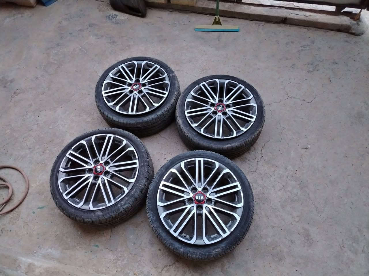 السلام عليكم
تخم ويل كب ١٨ فورتي GT اصلي أمريكي مكفول بدون عواج ولا فطر ولا تصليح نظيف جدا + تخم تاير جديد
السعر ٤٥٠ الف للبيع فقط بدون مراوس
مكاني بغداد الدورة ***********
