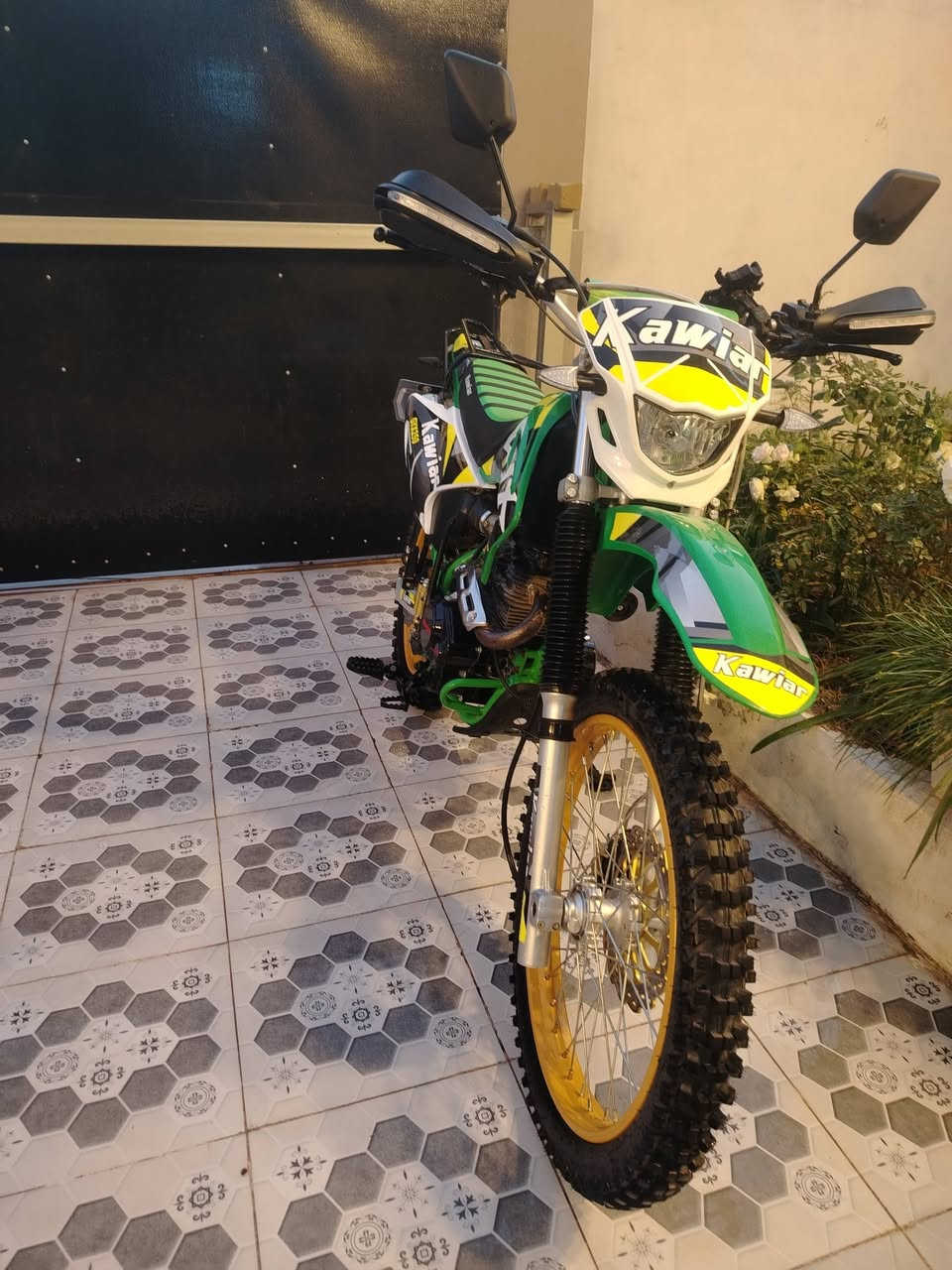 للبيع قفاز ياباني محرك250نضيف كلش زيرو السعر 1250،000 ماشي17000 دهن موتل كله اصلي وودرجه اولئ ونضيفه بشكل للاستفسار ***********
