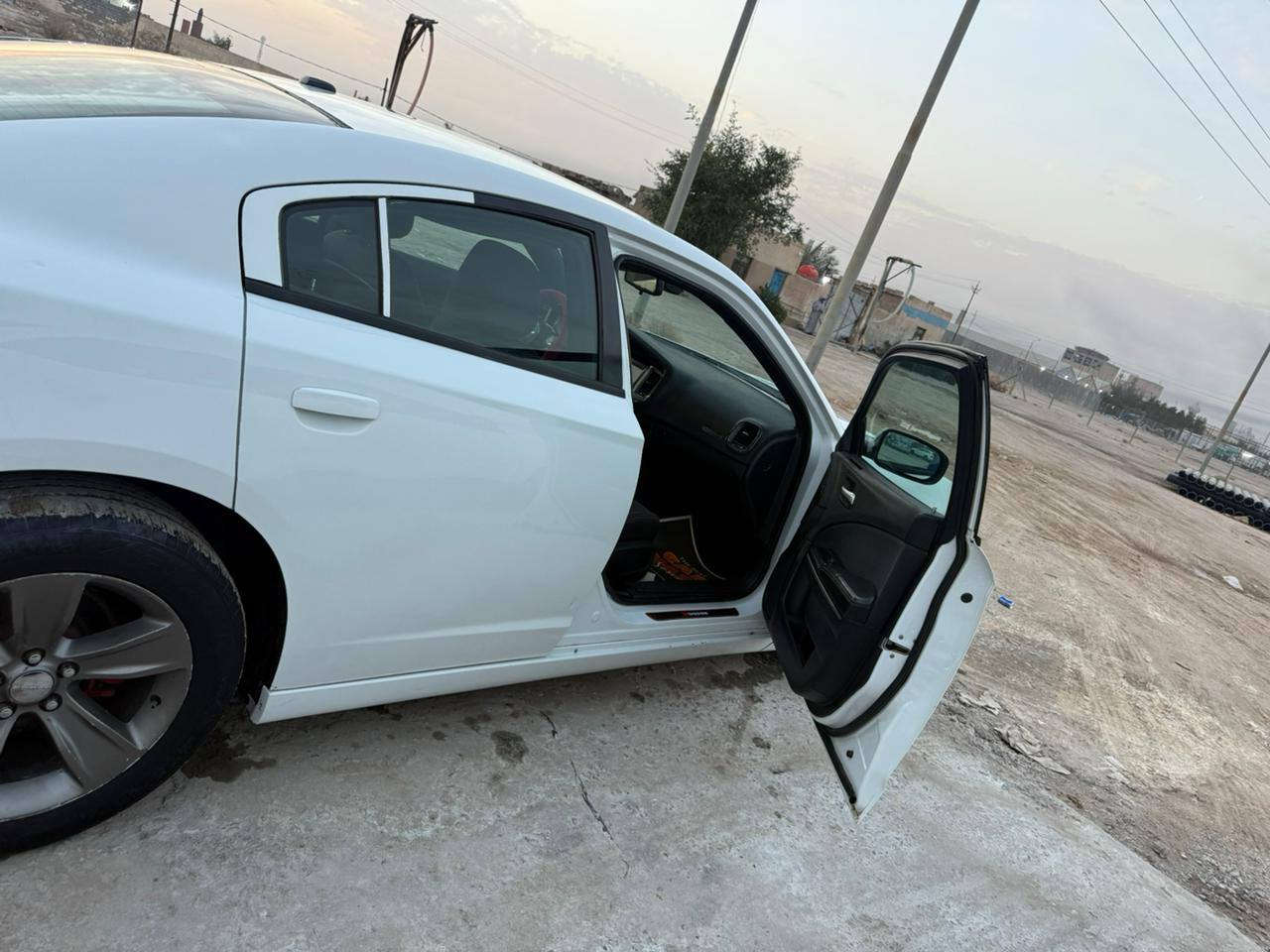 السلام عليكم
السعر 168 
جارجر مديل 2015 ماشيه 190k 
 راعيها بلبصره سنويه 28 راعيها يريد تحويل 
سياره جاهزه من كلشي مكينه وكيل واكسل وحداده اماميه هاذا سبوع شديتها 
دهن كير وفلتر جديد 
ادامه نوزلات بلكات راديتر كله جديد تبريد تدفئه 
غرفه جديده تغليف فايبر 
السياره نص فول تحكم وحساسات خلفيه كير موس 
سياره كفاله من ضربه ولتبديل بيها مكانين صبغ فقط وقليل من الرصعات شوف العين 
مكان السياره البصره الزبير البترو
***********
السياره داخله كفاله صور واردها بلمنشور
