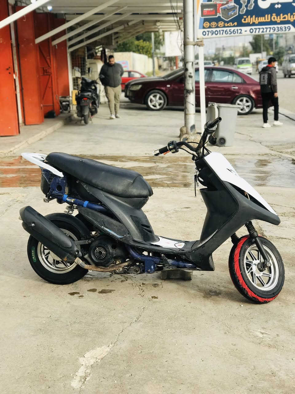 سلام عليكم شباب دراجه ماكس للبيع + بيه تزويد اويلاه + تاير جلاتين + الشاصي مصبوغ + الدراجه خير من الله ما ناقصه اي شي المكينه بلادي 49 السعر 450 وبيه مجال التواصل عله هذه الرقم *********** ديالى بعقوبة تحرير
