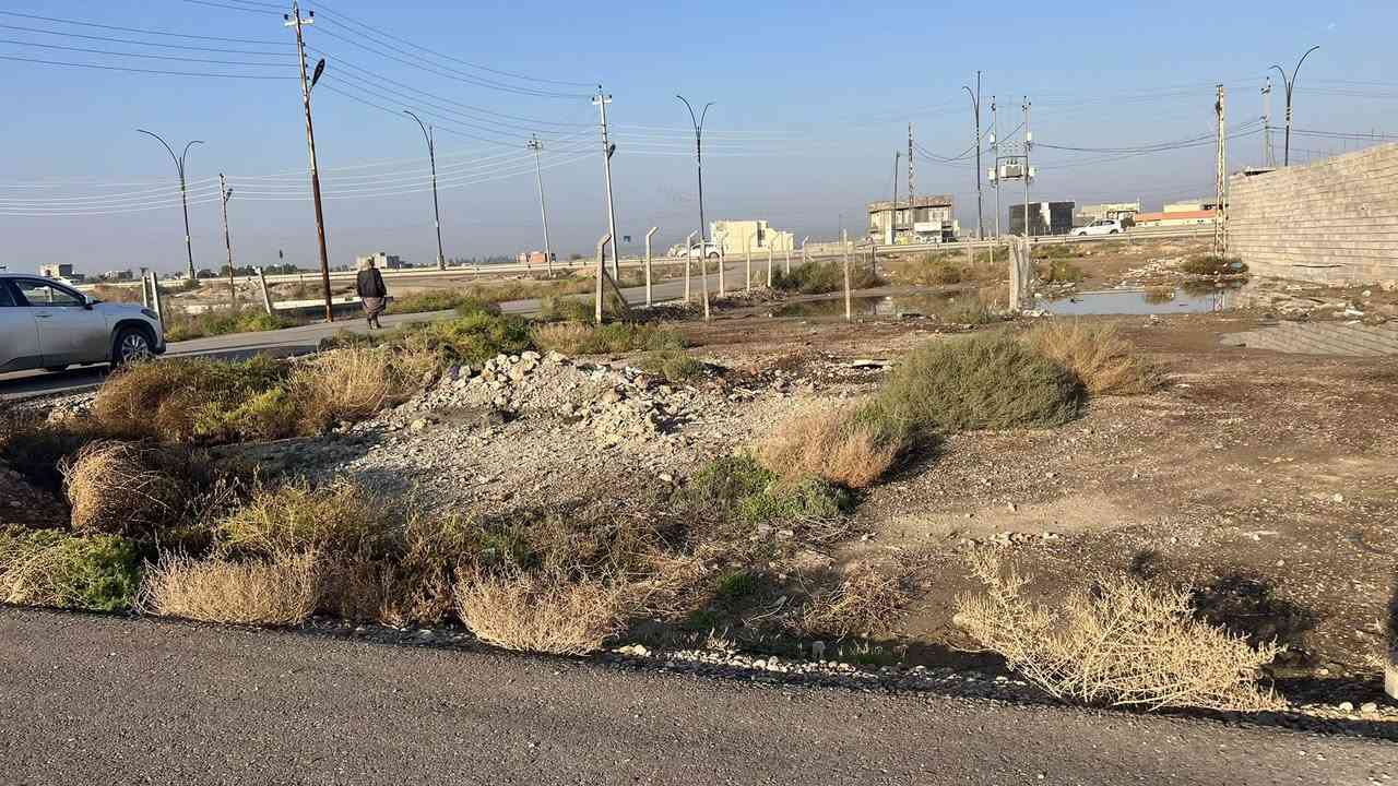 السلام عليكم عندي قطعة للبيع مساحتها 200متر  ركن بصف الشارع الرابط بين تقاطع الجوبة و تقاطع عبدالله ابن علي تبعد عن الشارع 20 متر  يم معمل البلوك رقم القطعة 13 زراعي سند 25  السعر 18 وبيها مجال للستفسار ***********
