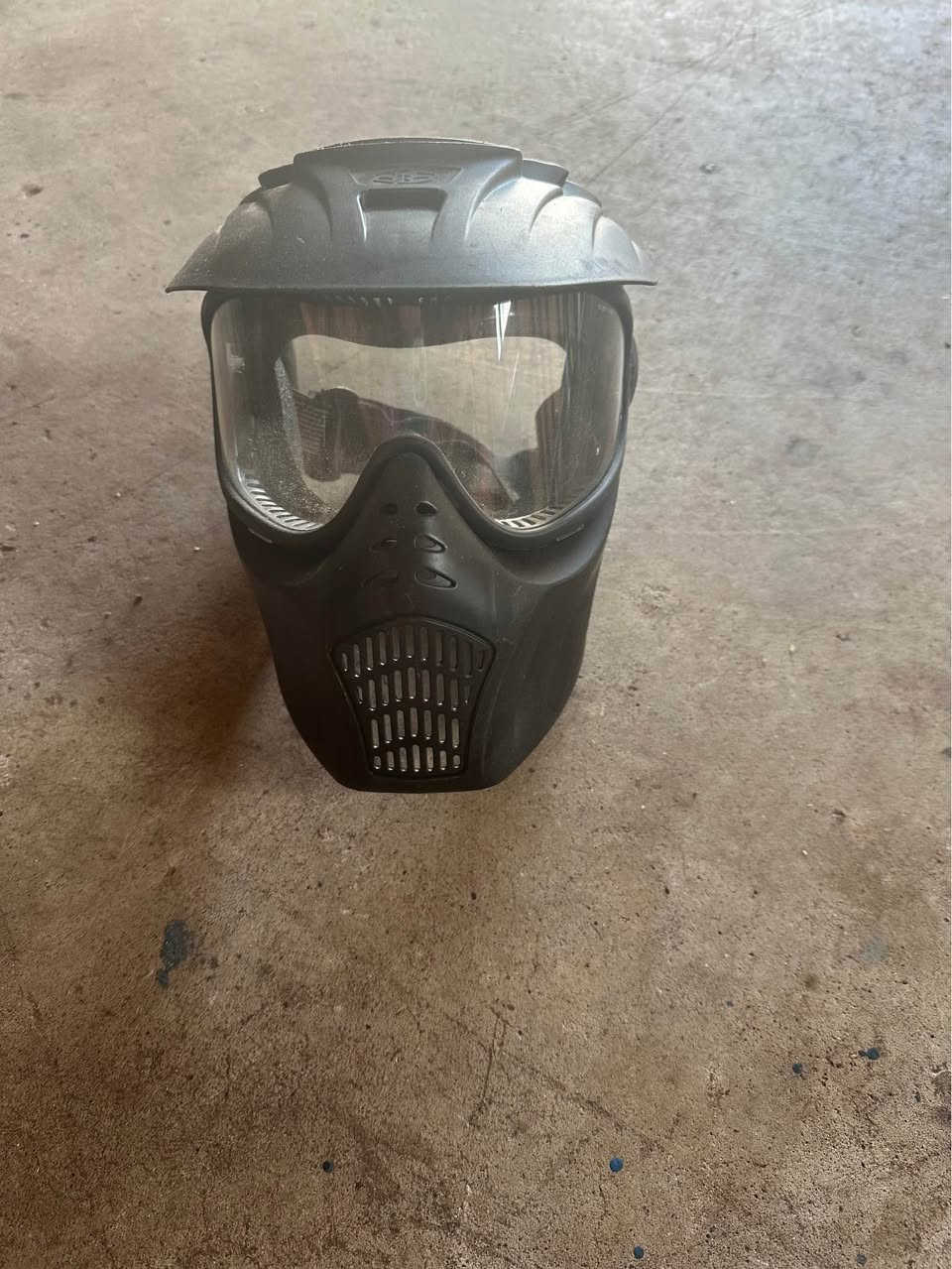 Durable black JT Raptor paintball mask with a clear single-pane lens and integrated visor. This mask has a flexible plastic face shield and an adjustable elastic head strap for a secure fit. Detroit, MI


**إذا كنت صاحب هذا الإعلان وتريد حذفه لأي سبب، رجاءا أرسل رسالة إلى الدعم الفني**