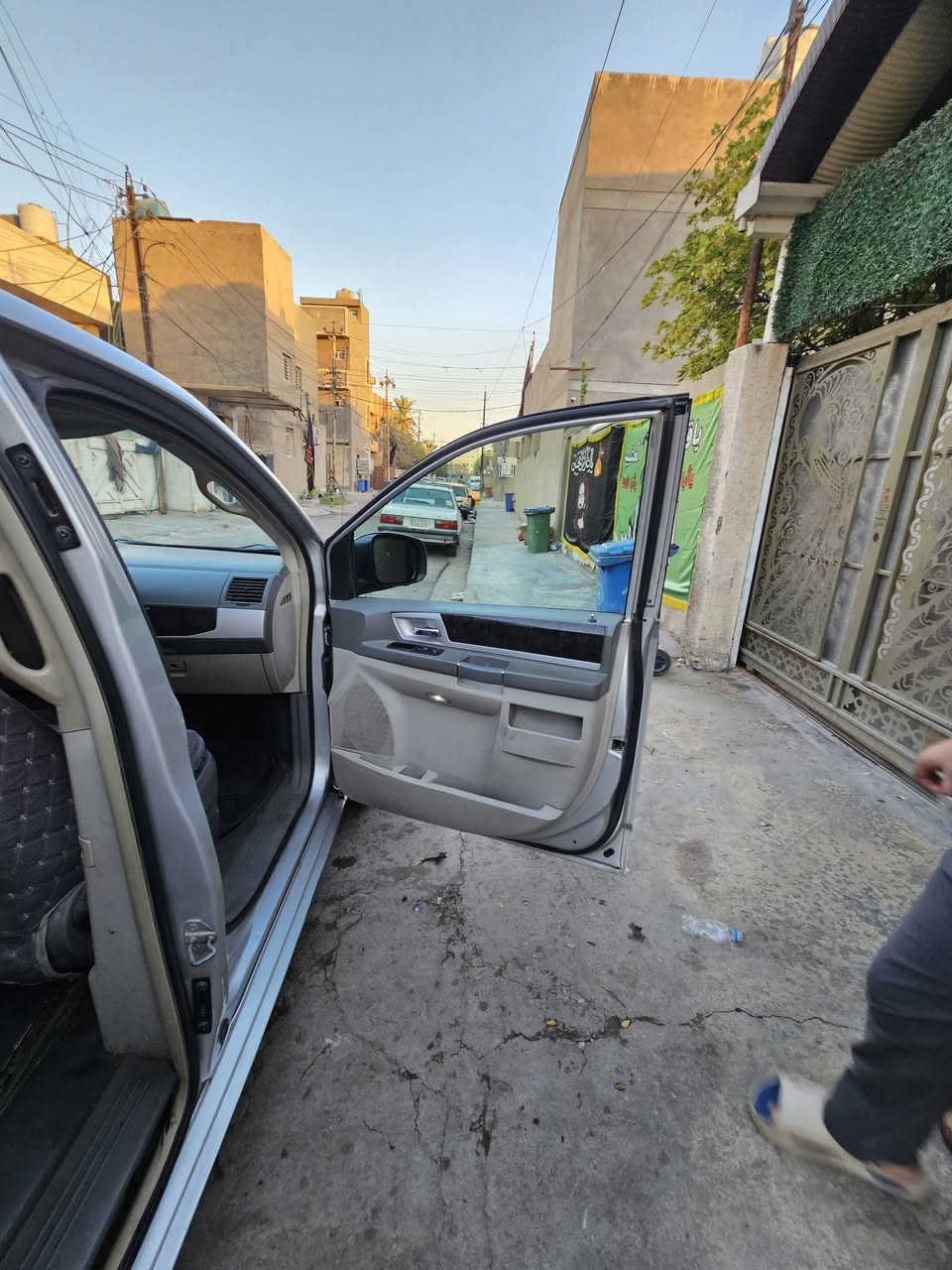 السلام عليكم
سياره دوج كرفان للبيع موديل ٢٠١٠ الون سلفر تحكم سترين كشنات بلع بيبان كهرباء حدادية متوسطة يوجد منظومت غاز ٨٠ التر تخم تاير  الرقم انكليزي بغداد بسمي 
***********
السعر/ ١٠٥ ورقه
