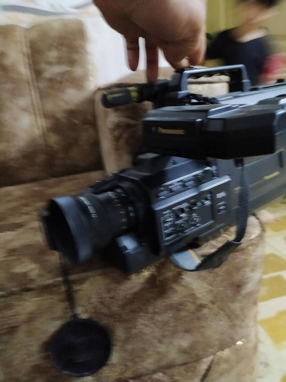 كامرة فديو كاسيت VHSنوع بانسونك ياباني انتاج التسعينات تعتبر تحفه لاصحاب الاستديو على وضعها تباع للاتصال وات ساب ***********..السعر قيمها وأخذها اعلى تقيم تباع التوصيل مجاني بعد المعاينه
