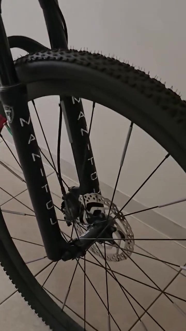 يا الله يا رزاق 👋
**🚴‍♂️✨ هلا بالشباب محبّين الدراجات! ✨🚴‍♀️ السعر مذكور نهاية الشرح 🧡🧡⬇️⬇️
#متوووووفر  ملاحظةفيديو توضيحي للدراجة 🥰
الماركة العملاقة ⬇️⬇️
 SPEEDONE / DESTROYER😍  
قياس 29 عملاقة 😘
جديدة فقط مستعملة لغرض التجربة 😎
الدراجة بنيته على ايدي من الالف الى الياء 🔥 الصنع (تايوان) 🇹🇼 
المواصفات بالتفصيل ///⬇️⬇️⬇️
السستم / (SHIMANODEORE)
عدد السرعات (1x12) ⚠️⚠️
الكرانك سيت (SHIMANODEORE) جديد غير مستخدم 🧿🧿
💪💪💪
نظام الفرامل / هايدروليك تبريد  (SHIMANO DEORE XT) M8100🤩اعلى فئة الصنع يابان 🇯🇵
⬆️⬆️⬆️⬆️
وايرات دفن بالكامل النقالات +البريك😘
دبل أمامي قياس (29) ثلاثة انظمة (هواء+تحكم ستيرن+تحكم سلاسة الدبل) 💪 الصنع تايوان 🇹🇼 
🔦🔦🔦
ويالة قياس (29) ماركة ZETTO طبقتين حماية ضد الطسات القوية صوت طرب نظام الخلفي شفت والإمامي كمبليون 💪💪
🤩🤩🤩
سترين احترافي كاربون متصل + قاعدة عداد كاربون 😘
👍👍👍
بوري السرج نظام (DROPPER) تحكم الصعود والنزول من السترن☣️
😊😊😊
نوع الاطارات / التايرات الماركة العالمية(CONTINENTAL)🧡
🪬🪬🪬
قاعدة مطارة أصلية ماركة سبشلايزد 😍
لون عسكري خاكي المميز 🫡🫡
شكل مميز وعصري وحديث  🚲
#السعر ٧٥٠ الاف دينار
.
.
.
متجر عبدالله المغامر يقدملكم افضل وأجود اغراض الدراجات الهوائية …🚲🚲🚲
✔️ أسعار مناسبة  لكل الميزانيات 👀
✔️ جودة أصلية وتحمّل عالي🚲
✔️ توصيل سريع لكل المحافظات 🚚💨
للأستفسار على الخاص او مراسلة الصفحة على الواتس آب 📞 📞


**إذا كنت صاحب هذا الإعلان وتريد حذفه لأي سبب، رجاءا أرسل رسالة إلى الدعم الفني**