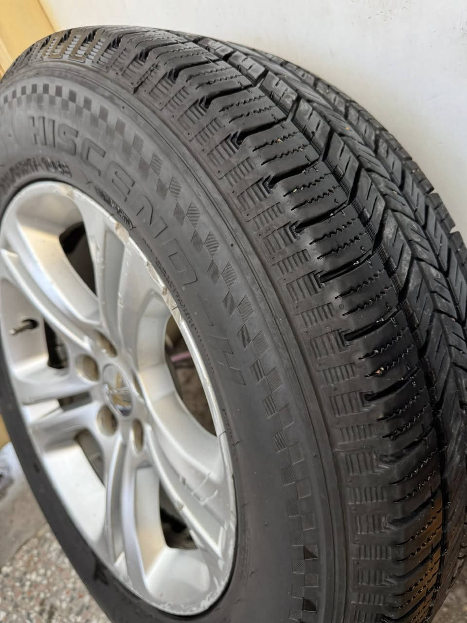 السلام عليكم تخم ويل جارجر حجم 17 ويا تخم تاير جديد للبيع  فقط بدون مراوس مكانهن بغداد العبيدي سعرهن 200 الف وبيهن مجال 
***********
