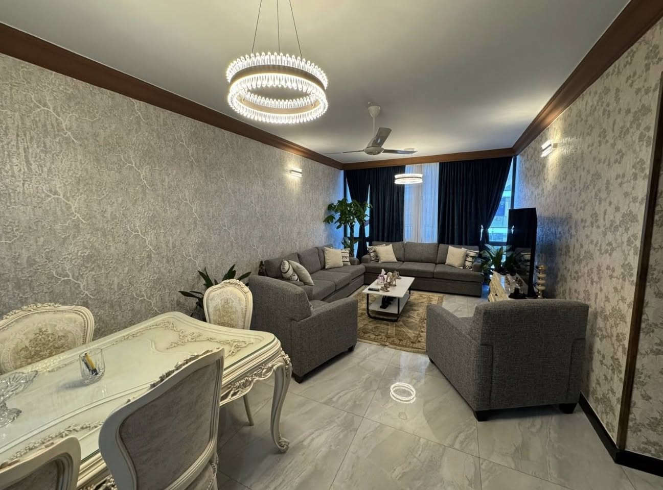 (( من المالك مباشرتاً ))
شقه للبيع مجمع بوابه العراق 228 متر
في عمارات الرويال اميز عماره والموقع رقم 1 بكل البوابه اجمل اطاله على البوليڤارد با كامل 
البيع مع الأثاث او بدون مع العلم جميع الأثاث مستورد من الخارج 
الجاد با شراء فقط يتصل 
*********** ابو محمد
متاح فيديهات على الواتساب
