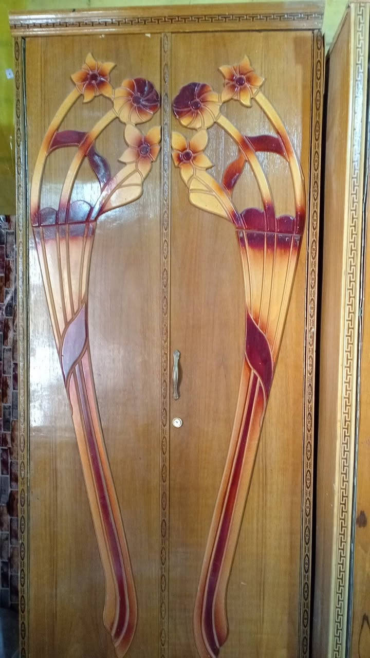 مع الجوبايه والكومديات اثنين السعر جدا مناسب التواصل *********** العنوان كوفه شارع ميثم التمار بحي صدر الثالث مقابيل دور الحوزه
