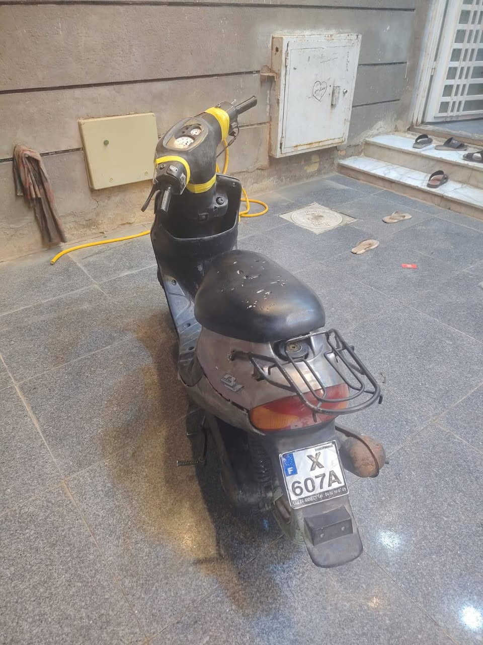 السلام عليكم عندي دراجه للبيع تسعه زروف دراجه مال هندر مسحوكه ما مفتوحه كهربائيات كله شغاله مكاني عماره حي جامعي رقم *********** اتصال شريحه أو واتساب أو خاص سعر 200 بيه مجال
