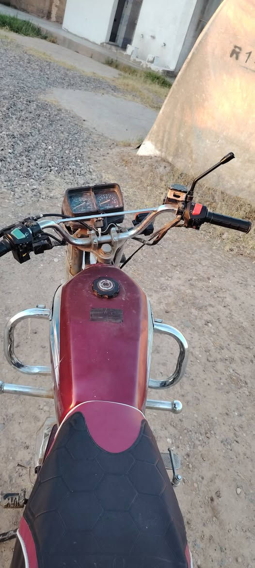 السلام عليكم  موطور بارت 200
محرك 150cc💯
#5كير نشاط فول 🔥
كهربائيات سلف كلو شغال 
لي الا #استفسار ***********
#السعر 300بي مجال
#يرهم مراوس
