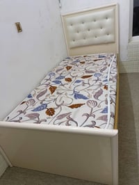 سرير • أثاث • غرفة نوم