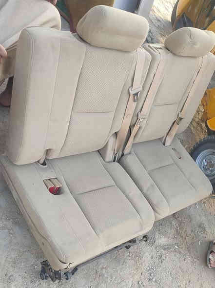 كشن يوكن خلفي   نضافه شوفت عينك للعلم ما غاسلهن   سعر 100 وصفاحيات  قطعه جبيرا لون بيجي مكعب ول صفاح جوزي فاتح سعر 65نجف ***********
