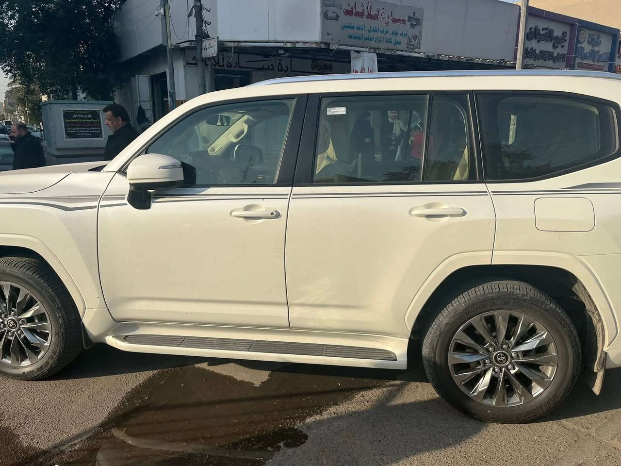 لاندكروز GXR تون تيربو                                                    موديل 2022
رقم بغداد  
ماشيه 46
السياره بحاله الوكاله  
المكان بغداد  سياره باسمي تحويل نفس اليوم 
*********** 
السعر 65 يعني 650 ست دفاتر وخمسين
