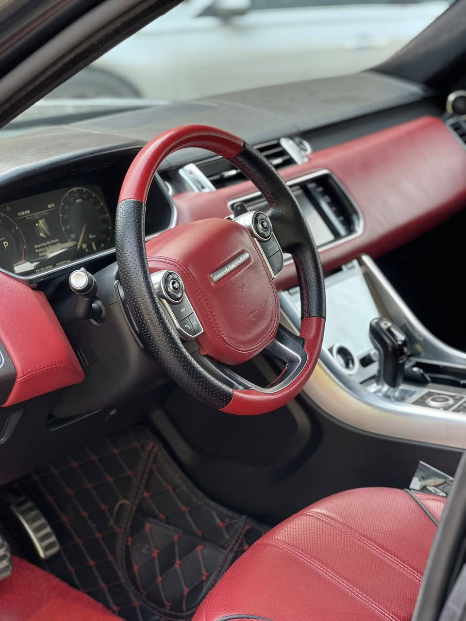 للبيع رانج روفر سبورت
وارد خليجي 
السيارة مابيها اي حادث مسبق بس صارت بيدنة مكانات باد. فقط

الموديل ـ 2014
رقم بغداد   

داخل مميز  احمر

عداد المسافة ـ ١٢٠ الف كيلو فقط

المحرك ـ 8  سلندر سوبر جارج 

كامرات خلفية 

حساسات 

جكات هايدروليك تتحكم بارتفاع السيارة 

بانوراما و سلايدرووف 

ابواب شفط و بصمات 

جنطة كهرباء و شفط  

مقاعد كهرباء خزن ذاكرة ٣ وضعيات 

تحكمات بالمقود لمس  

تحذير بالمري الجانبية رادار

مري جانبية كهرباء 

كشافات ضباب امامي

شاشات لمس للتحكم بالتبريد و انظمة القيادة 

السياره نضيفه  وجديدة بمعنى الكلمه 

مكان السيارة بغداد

سعر السيارة 288 وبيها م

الاتصال  ***********
