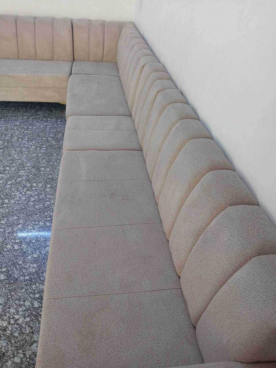 للبيع *********** *********** بغداد غزاليه ب ٣٠٠ الف دينار وبيهه مجال ١٠مقاعد جديد
