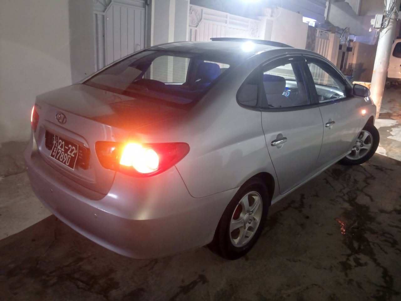 بەناوی خوای گەورە هۆندای ئاڤاتنی فول  مواسەفات کۆدکراوەمۆدێل 2009 ڕەنگ سلڤەر سڵاید بیلاد شاشە ئایپاد ،تەبرید لەمس کوشین هیتەر سوکان ڤۆلیۆم تەلەفون abs حاسە،چوار تایەی لۆک لۆکی لەژێرە لەگەڵ چوار ویل کەپی لۆکدا ،بێ تەقەو ڕەقەیە ،بەشەرتی ئەوەی سەقفی بۆیاخ نەبێ بێ کەڤەر گۆڕاو بێ قرچ و  لێدراوبێ ،چرکەی تیانیە تەبردید لەسەر سویچ ئیش ئەکات،لەکەلارم  نرخی 46 گەڵا و مەعامەلە ***********
