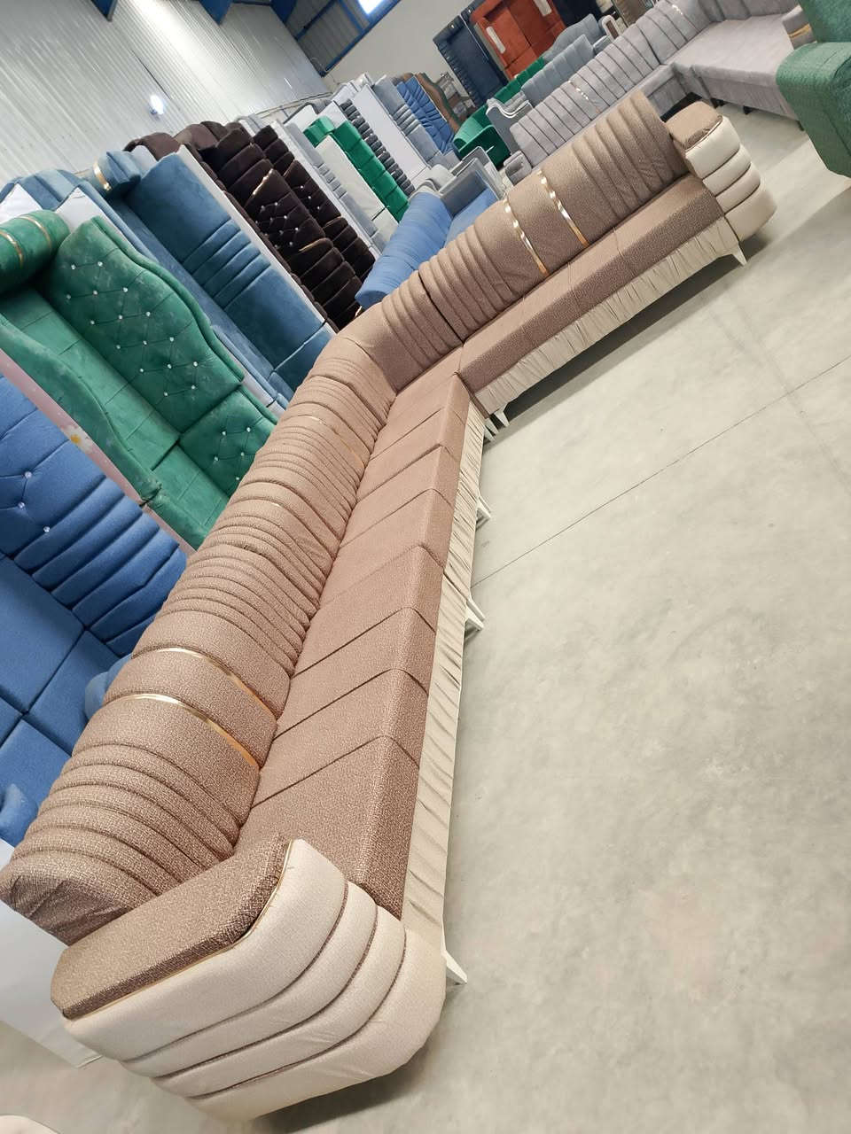 تخم وديوان باحدث الموديلات العنوان صويره شارع العام قريب محطة رضا الصالح القرب من مطعم هنداس السايد الرايح البغداد للتواصل ***********/مجمع الشمال/واهلا وسهلا
