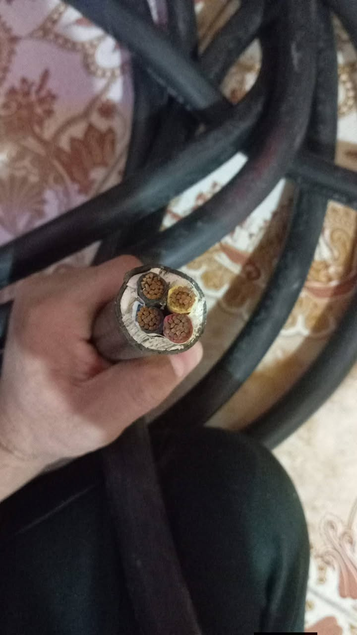 كيبل 25×4 الطول 17 متر علي قطعتين
سعر المتر 20 الف 
مكاني البصره
القطعه الاولى 9.30 سنتيمتر
القطعه الثانيه 7.60 سنتيمتر


**إذا كنت صاحب هذا الإعلان وتريد حذفه لأي سبب، رجاءا أرسل رسالة إلى الدعم الفني**