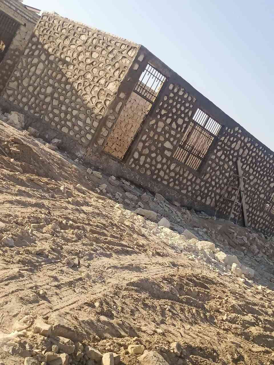 السلام عليكم ورحمة الله... 
بناء حجر كرسته وعمل. شرط درجه اولى باسعار تنافسيه ومناسبه. ايضا عمل السياجات والرصف. اضافه الى بناء البيوت وتجهيز المواد. علما ان العمل داخل النجف الاشرف وباقي المحافظات. ***********
