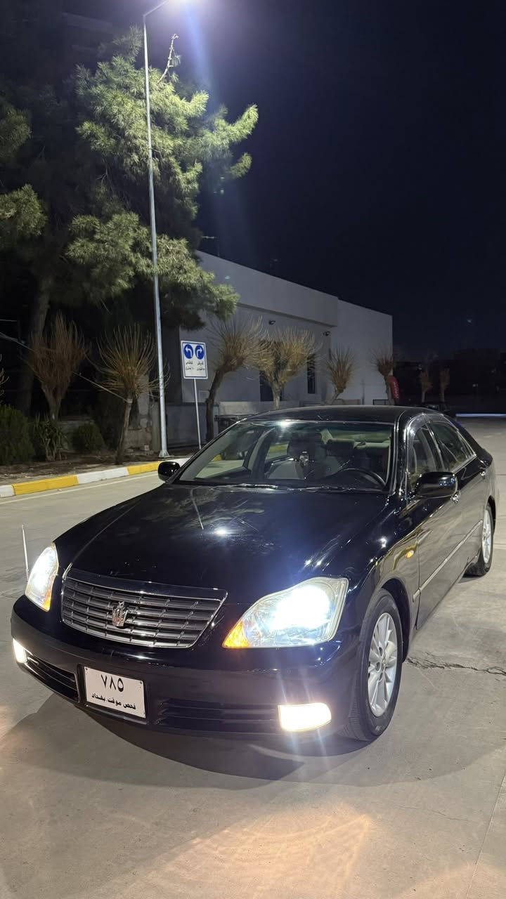 شاهینەی بڕاوە 2006 
182 
بێ دەعم و لێدراوی 
سارد و گەرم و برێکی مەزبوت 
بێ تەقەو ڕەقە 
٤٦ گەڵا و مەجالێکی برایانە 
***********
سلێمانی.⛔️
