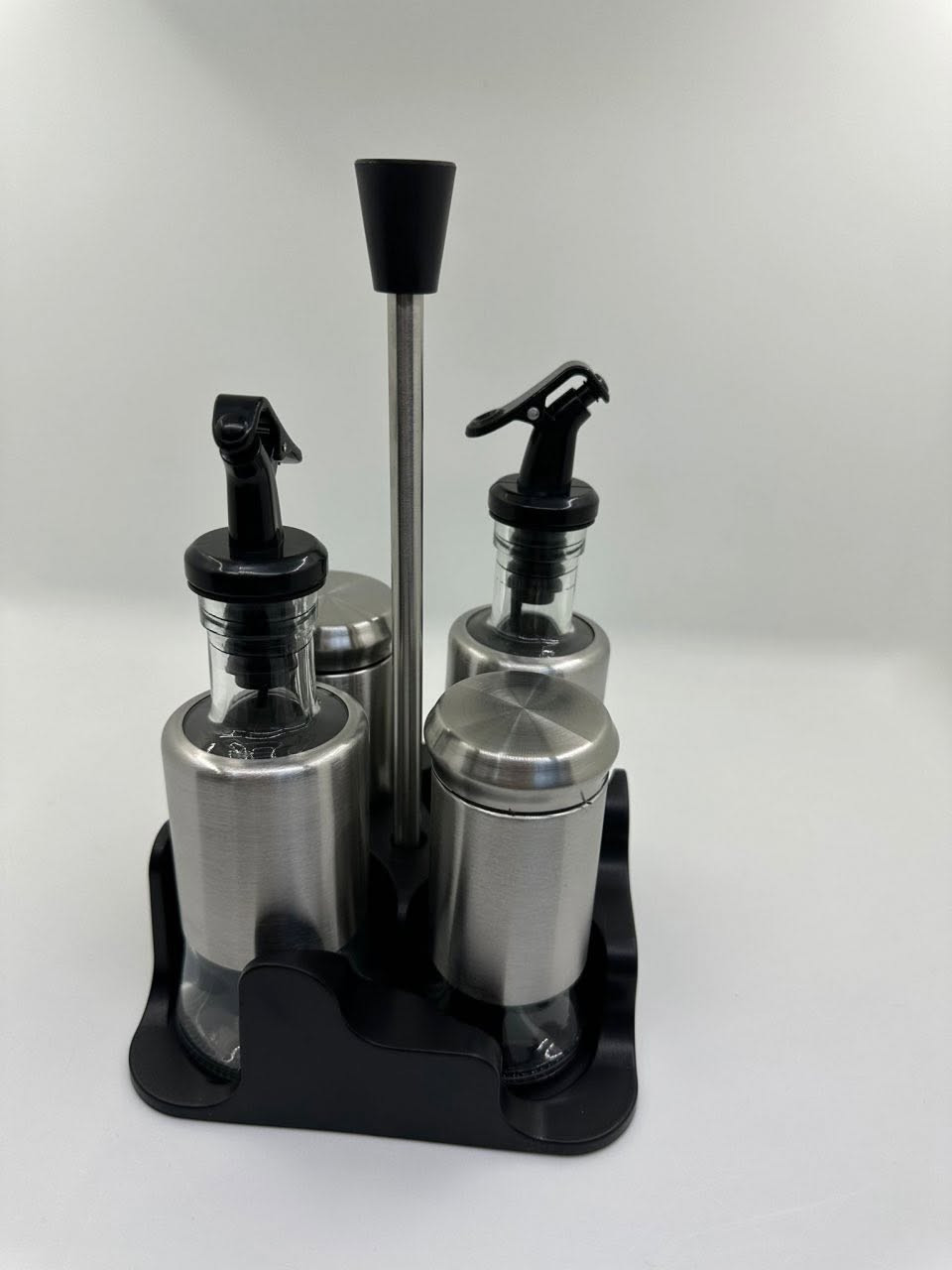 طقم توابل وزيت (Condiment Set) مكون من 4 قطع مع حامل أنيق، وهو مصمم لتنظيم المطبخ وتقديم المكونات السائلة والجافة بشكل عصري.


**إذا كنت صاحب هذا الإعلان وتريد حذفه لأي سبب، رجاءا أرسل رسالة إلى الدعم الفني**