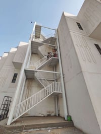 تصعيد كافة مواد على ظهر شتاكير وزميج وتصعيد مواد رمل  اي شي تنكير تفلي...