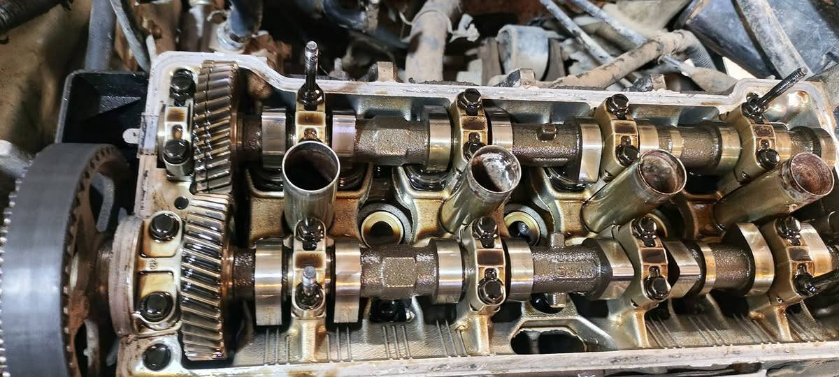 من رخصة الادمنية  المحترمين 💐 Addinol Kirkuk  ***********
هاي نتائج الغسل بلزيت الاصلي لسياره كورلا ٩٠ بعدما كان داخل المكينه على سواد تدريجياً بعد ٤ تغيرات للزيت وبدلنا ماء راديتر اصلي 
وضمان الزيت 10 الف كيلو اذا داخل مكينه وصخ لا 5 الف وشويه شويه تصعد لل10 
واضمن مكينه اله 2 سنه عليه 
اخوكم مهندس محمد الفيتر كركوك الحي الصناعي فرع البداله مجاور محمد كورلا
Addinol Kirkuk
