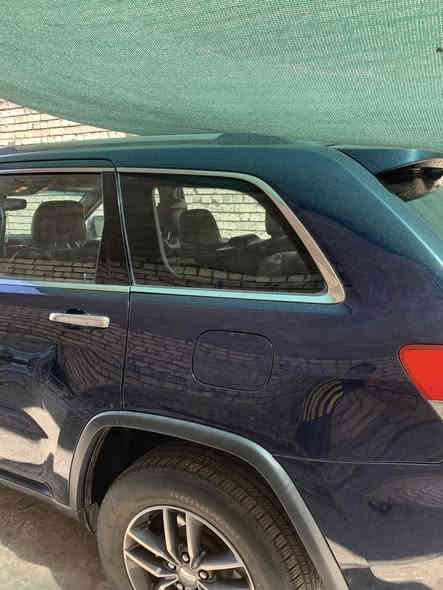 السلام عليكم جيب شيروكي موديل ٢٠١٨ نص فول سيارة نضيفة كلش واريد أمريكي ضربتهة خفيفة جاملغ و ربع البنيد  سيارة ماشية ٧٠الف  لون نيلي تشغيل عن بعد. حساسي ايرباك سليم هواي مواصفات بيهة سعر ٢٢٠ وبيهة مجال الموقع بغداد ام الكبر رقم الهاتف 
***********
