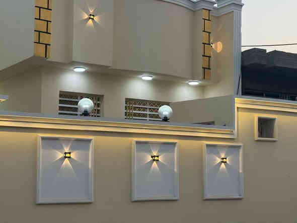 السلام عليكم دار للبيع مساحة ٢٠٠متر خلف التجاري البناء طابوك اساس وسطح كونكريت بناء جديد  تبليط 10متر طابو زراعي سند ٢٥  يحتوي على غرفتين وصاله واستقبال ومطبخ وصحيات مجموعتين الموقع نجف كوفه شارع المعمل قرب جامع الخزاعل السعر 100مليون مع المجال  للاستفسار الاتصال على الارقام التاليه***********
        ***********
