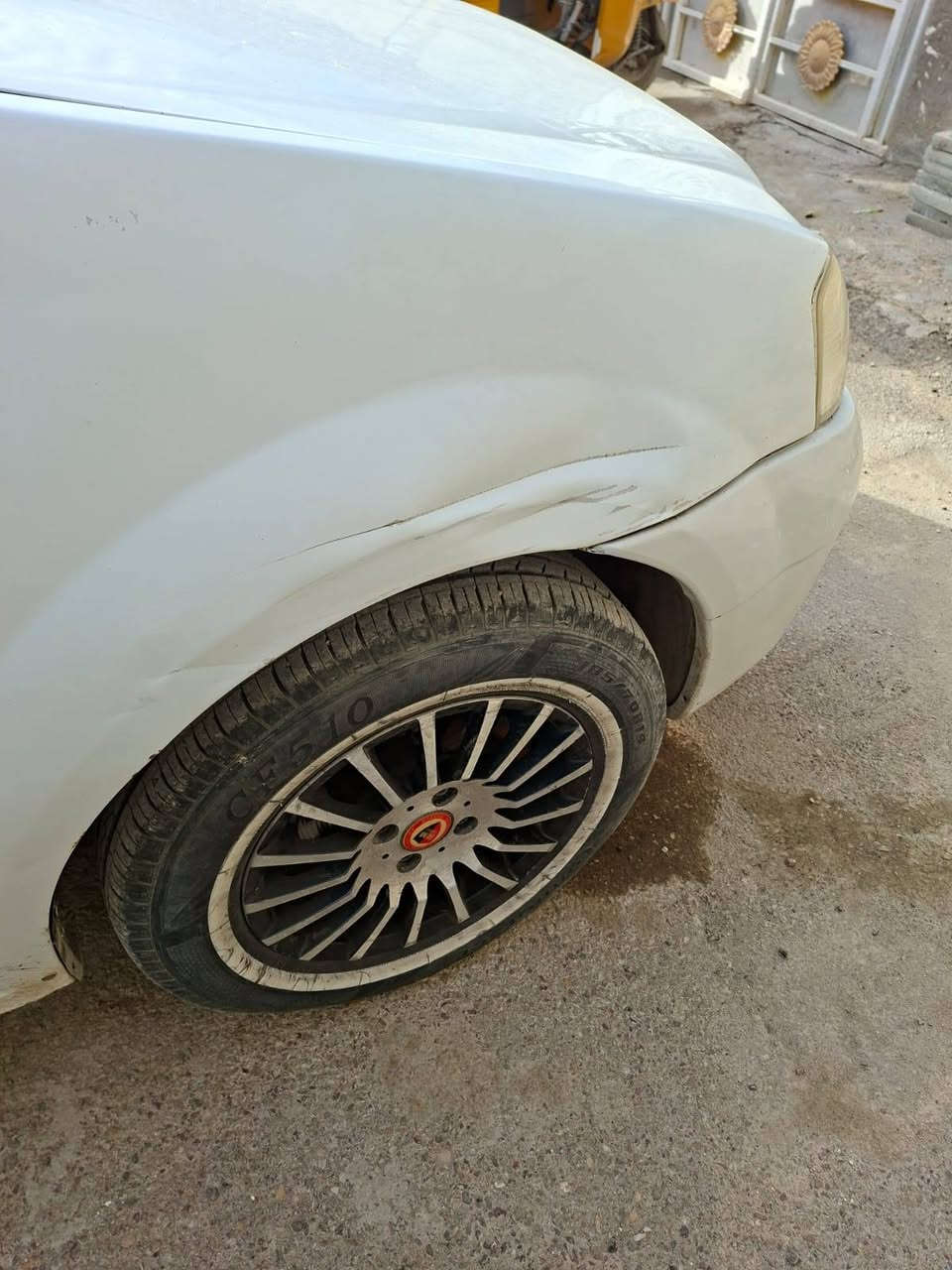 السلام عليكم رينو لوكان موديل 2009 رقم بغداد بأسمي تحويل ثاني يوم كلشي على وضع الشركه عدى هذني الي مبينات بالصور عارضها 45 و بيها مجال اي استفسار اتصل و تدلل *********** مستعجل على بيعتها
